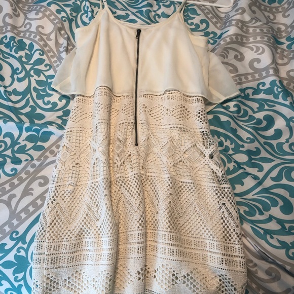 White lace dress!! - Picture 4 of 5